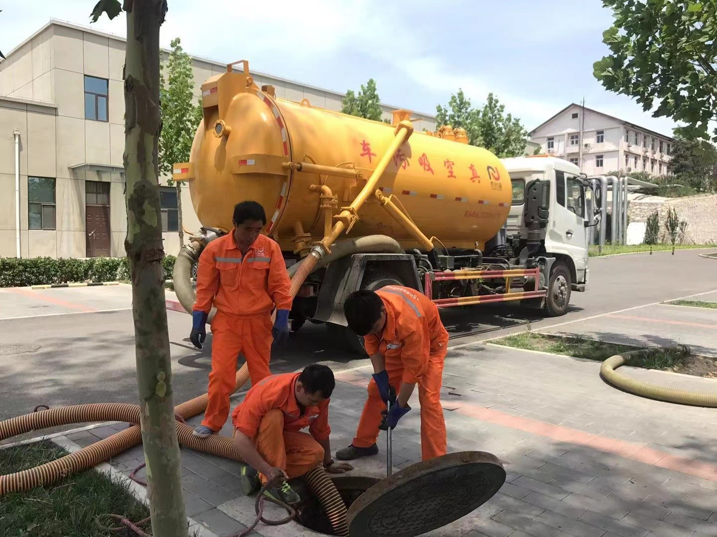 富阳化粪池清理与5-8吨吸粪车施工效率分析